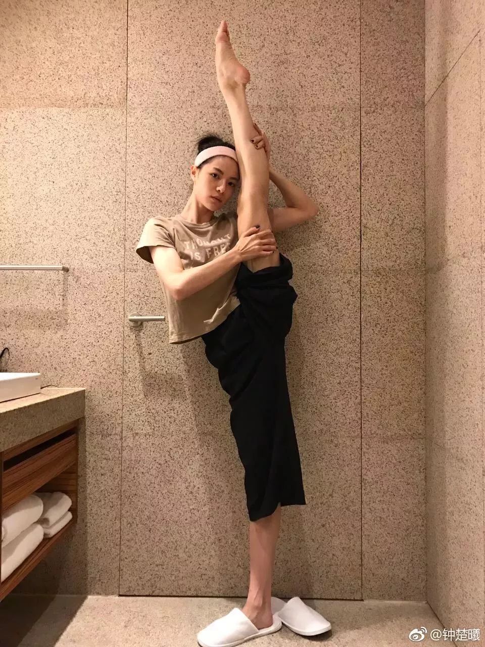 钟楚曦的腿，时尚魅力的独特诠释