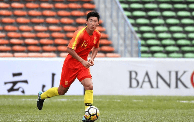 国足训练新动态，朱辰杰、曹永竞与刘殿座的缺席