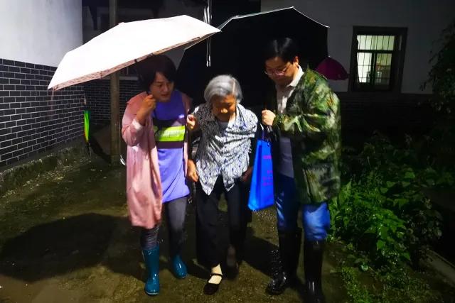 浙江失联村干部被找到，已无生命体征——一则关于生命与奉献的沉重报道