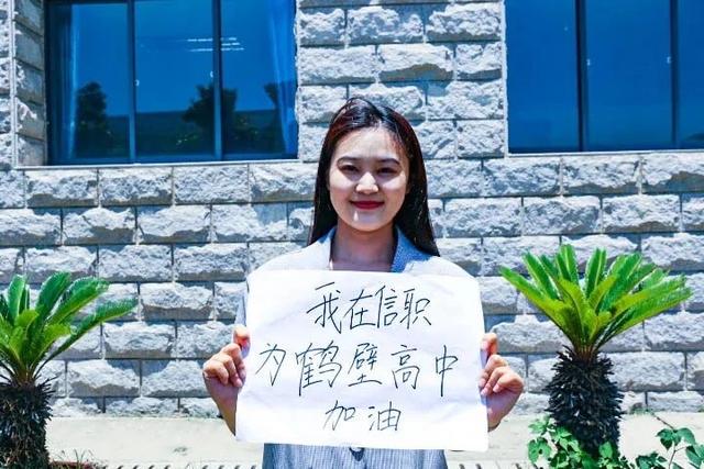 高考扁担女孩开通社媒账号？假的！
