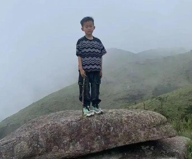 8岁男孩爬山失联超40天，家属发声，我们从未放弃寻找