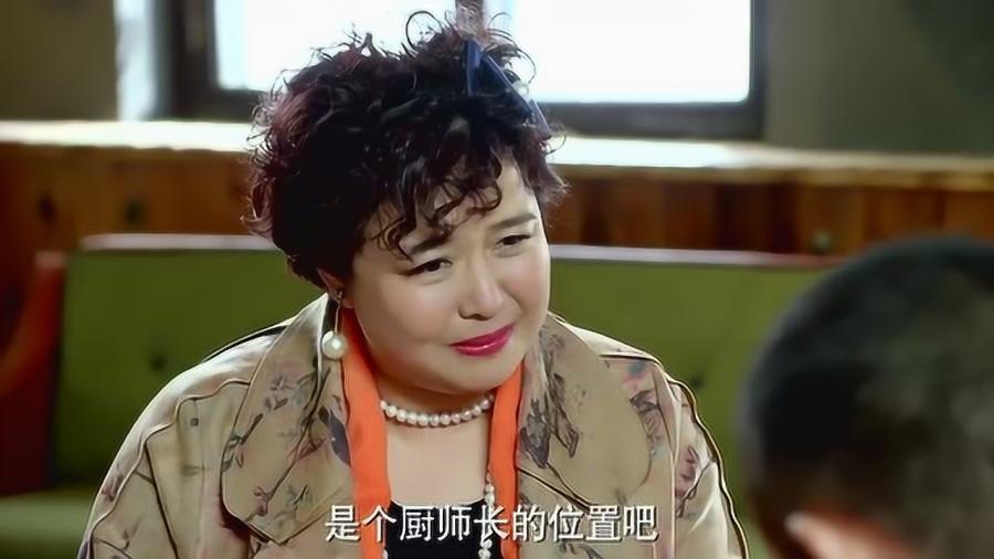同时与俩富婆谈恋爱同时与两位富婆谈恋爱并不是一个明智的选择。这种行为可能会带来许多负面影响，包括情感问题、道德问题以及法律问题。