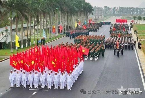 解放军亮相越南阅兵彩排全场尖叫解放军亮相越南阅兵彩排全场尖叫的描述可能源于一些媒体报道或社交媒体上的图片和视频。这种场景通常代表着人们对于解放军的崇敬和尊重，同时也展示了双方友好关系的加强。