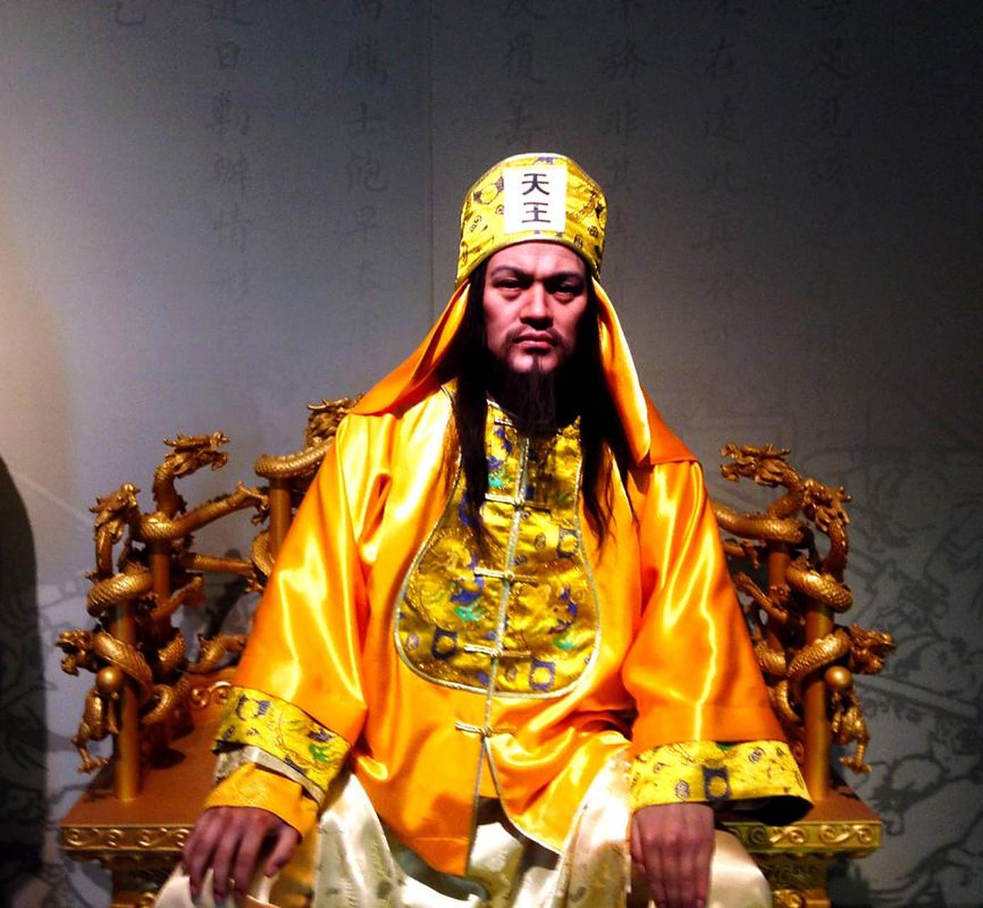 洪秀柱洪秀全洪秀柱和洪秀全是亲戚关系，二者都是洪氏家族中的人。洪秀柱是洪秀全的族侄。除此之外，二者在历史上并无其他关联。以下为洪秀全和洪秀柱的部分介绍