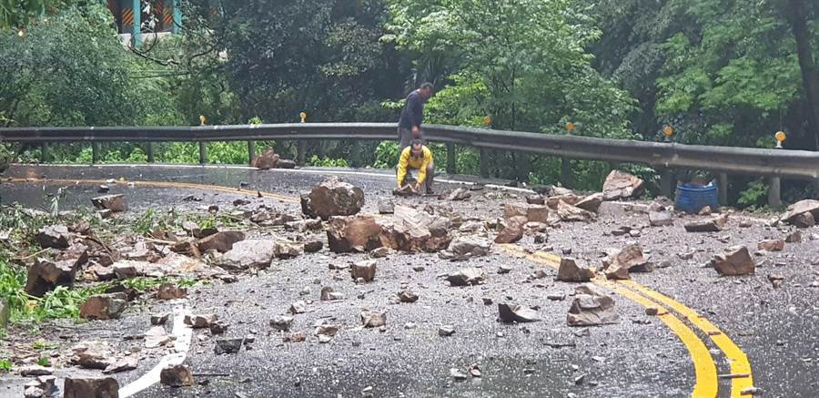 神农架路人遭遇落石砸伤事件深度解析