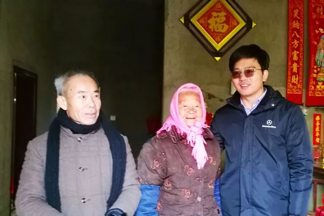 叶童送出大米收获铁饭碗——跨界行动的新解读